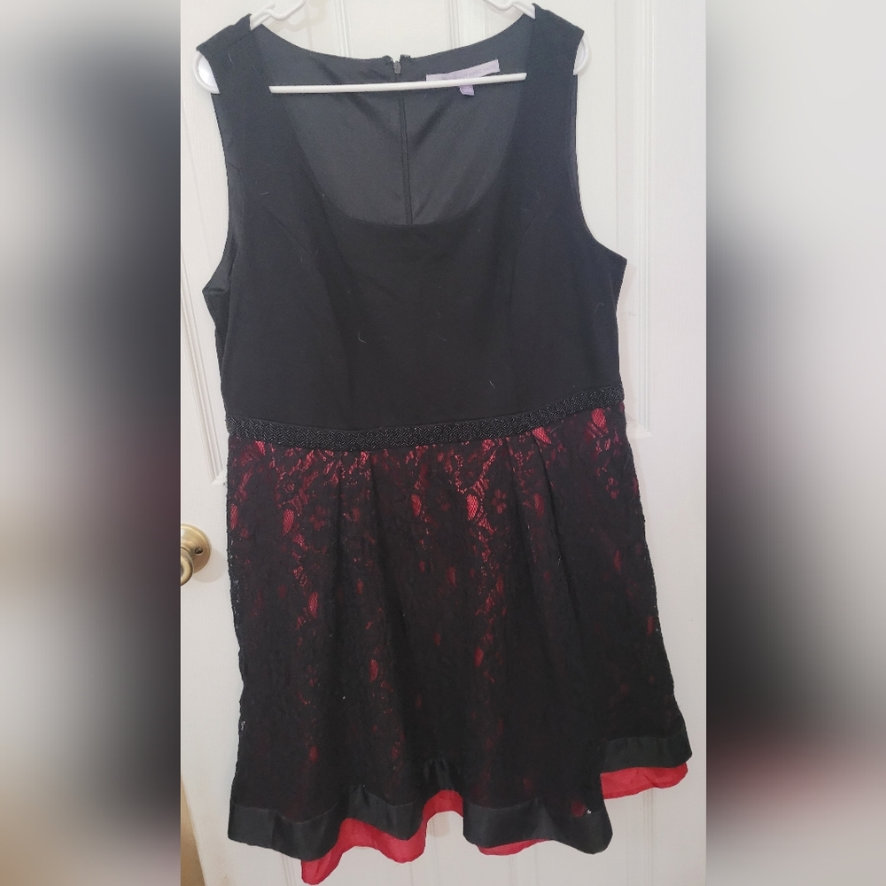 Luxe by Carmen Marc Valvo Beaded Red and Black Lace Dress